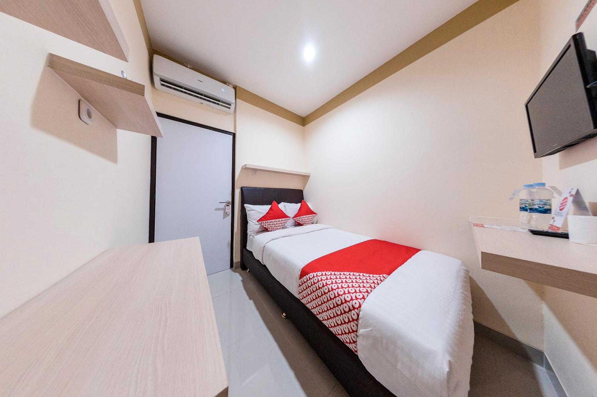Hotel OYO 478 Balcon Biru Yakarta Exterior foto